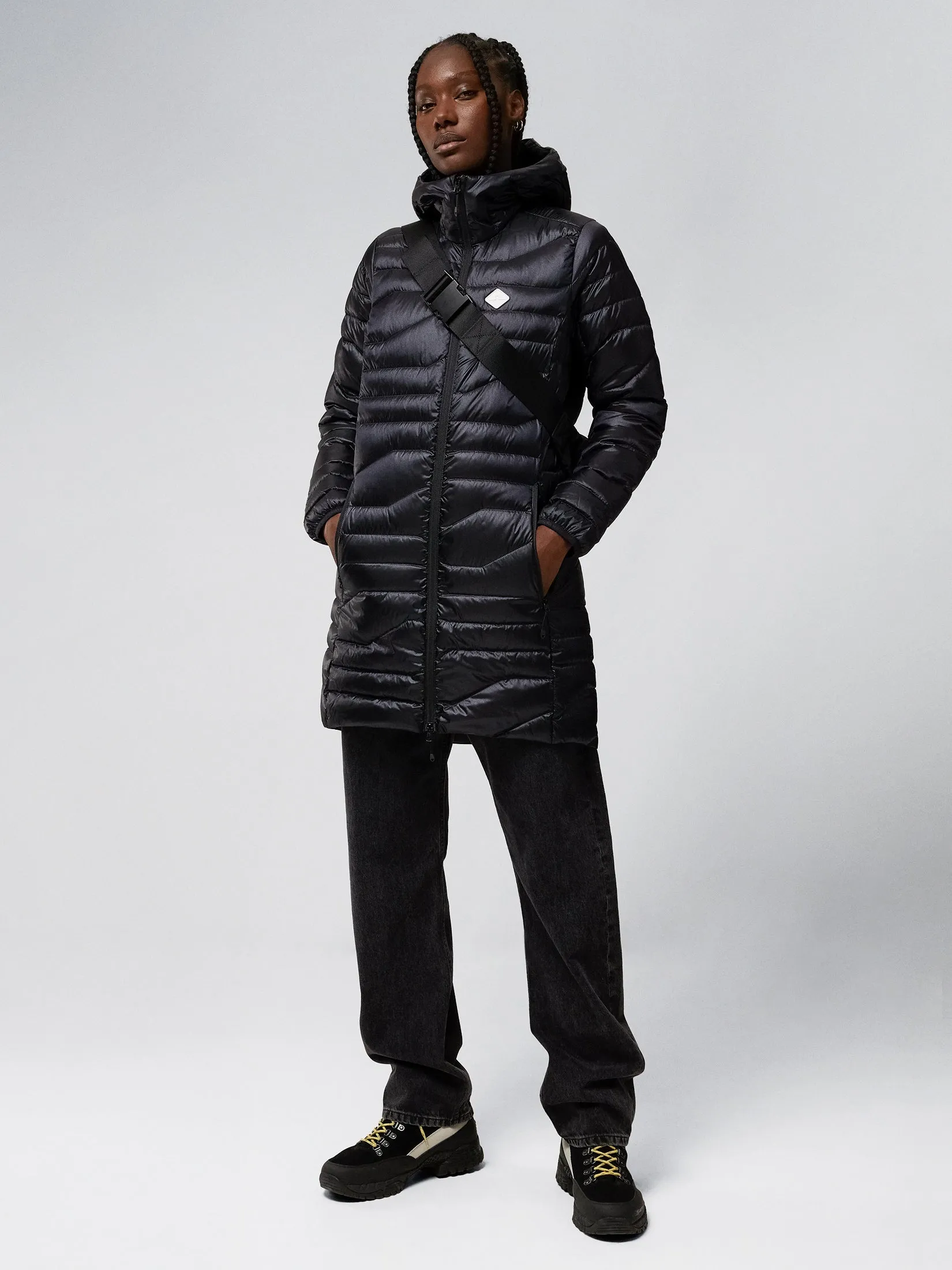 W Cliff Light Down Parka / Black